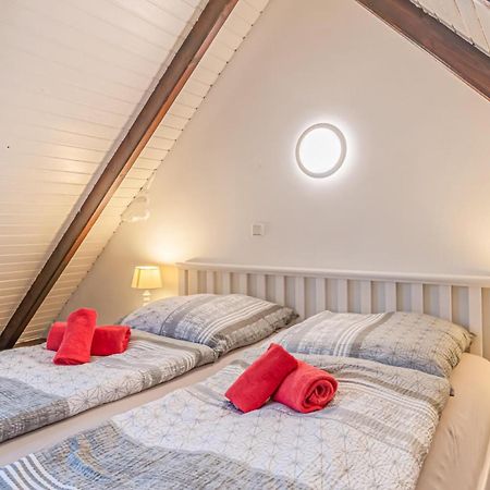Cozy Apartment In Friedrichskoog With Kitchen Екстериор снимка