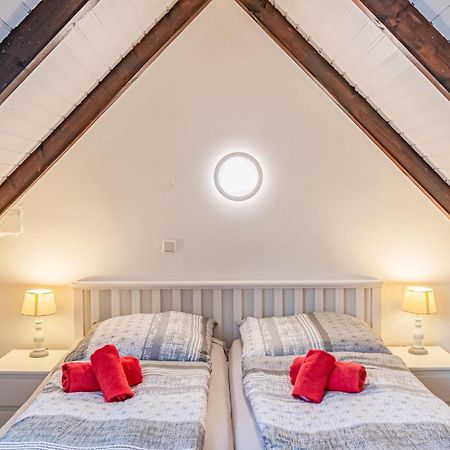 Cozy Apartment In Friedrichskoog With Kitchen Екстериор снимка