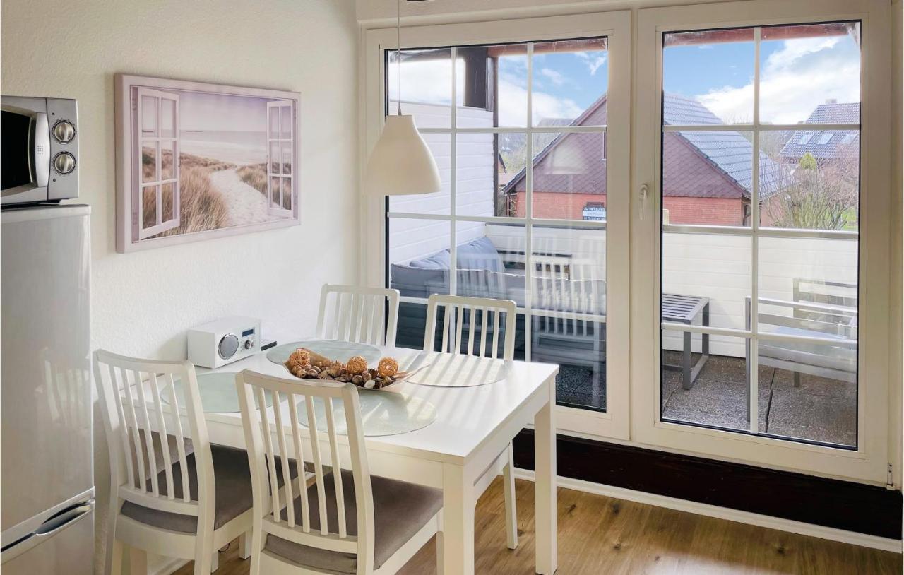 Cozy Apartment In Friedrichskoog With Kitchen Екстериор снимка